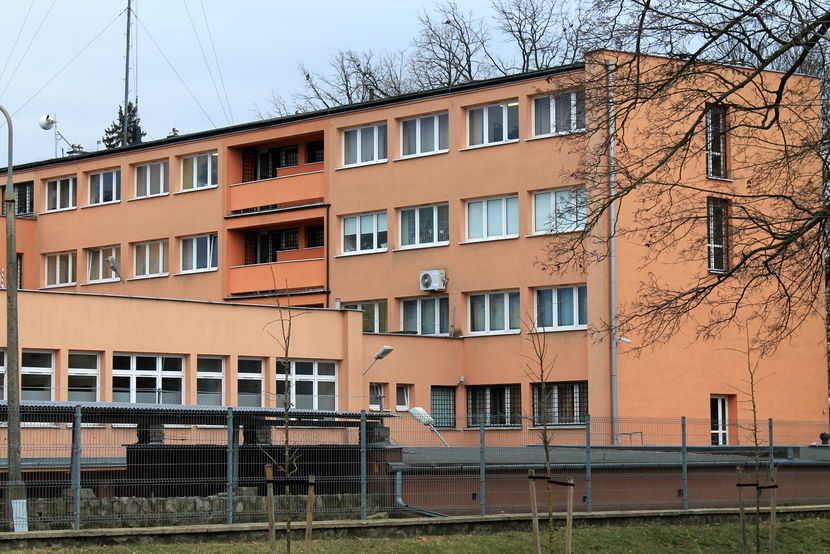 Pozytywny test na obecność koronawirusa obejrzało czterech pracowników różnych wydziałów KPP w Puławach. Wśród nich znajdują się zarówno osoby cywilne, jak i funkcjonariusze
