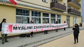 Znicze pod PZŁ po zastrzeleniu 16-latka w Kluczkowicach. „Myśliwi zagrożeniem dla społeczeństwa”