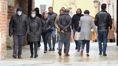 – Usłyszeliśmy bardzo mgliste zapowiedzi, że są przygotowane trzy warianty. Najbardziej prawdopodobny to pełny lockdown, pełniejszy niż ten, który był na wiosnę – mówi poseł Jakub Kulesza