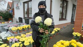 – Zostało mi jeszcze ponad tysiąc ciętych kwiatów - podlicza pani Renata, producentka kwiatów z okolic Lublina. 