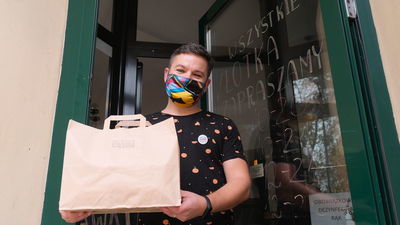 Odwiedzają nas tylko goście, którzy mieszkają w pobliżu - mówi Dawid Furmanek z restauracji „PaZłotko” 