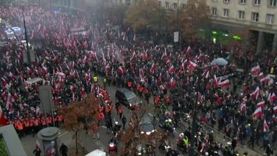 Z kim bili się uczestnicy Marszu Niepodległości? Policja mówi, że żadnej Antify nie było
