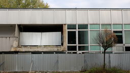 Dawny pawilon Domu Chemika czeka na rozbiórkę. W jego miejscu powstanie nowa siedziba Biblioteki Miejskiej, a pod nią - podziemny parking na ponad sto miejsc postojowych