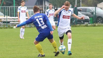 Jakub Knap (w białym stroju) przerasta swoimi umiejętnościami lubelską klasę okręgową