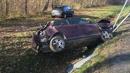 Lubelskie: Wyprzedzanie zakończone dachowaniem. W aucie było dwuletnie dziecko