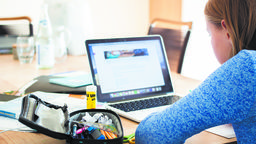 Zdalne nauczanie, czyli przyroda w kuchni, a polski w pokoju