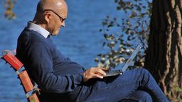 Jak dorobić, żeby nie stracić? Ważne informacje dla pracujących emerytów i rencistów