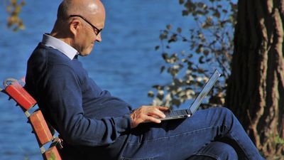 Jak dorobić, żeby nie stracić? Ważne informacje dla pracujących emerytów i rencistów