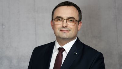 Tomasz Hinc ostatnio sprawował funkcję wojewody zachodniopomorskiego, wcześniej pracował jako wiceprezes Grupy Azoty, a jeszcze wcześniej jako dyrektor lokalnych oddziałów Totalizatora Sportowego