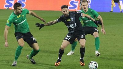 Paweł Baranowski (z lewej) w przeszłości występował w Stomilu Olsztyn prowadzonym przez trenera Kamila Kieresia

