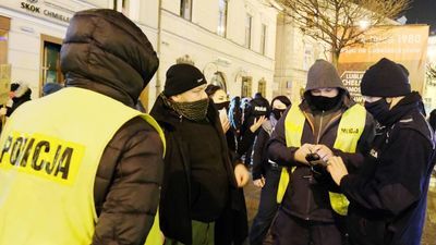 Policyjny bilans poniedziałkowego strajku kobiet w Lublinie. Ponad 40 wylegitymowanych osób