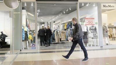 W galeriach handlowych przeceny i wyprzedaże przed zamknięciem. Dziś ostatni dzień