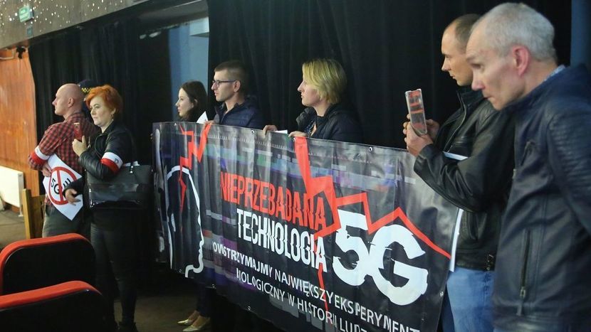Przeciwnicy technologii 5G na sesji RM w Kraśniku