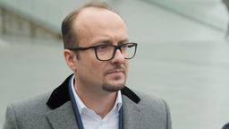 Piotr Kowalczyk w niemal rok po aresztowaniu ocenia, że prowokacja CBA wobec niego to polityczna zemsta PiS