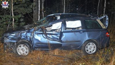 Biłgoraj. Dachowanie fiata, a za kierownicą pijany bez prawa jazdy