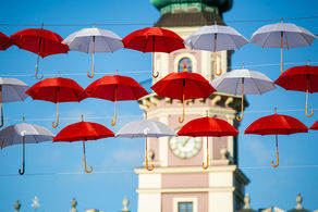 Parasolki nad Zamościem. Miasto już myśli o 11 listopada [zdjęcia]