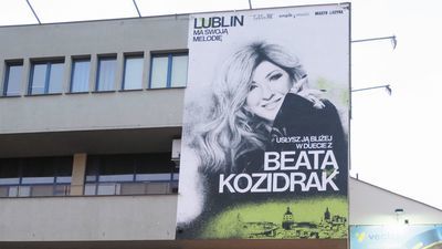 Wczoraj zniknęły rusztowania. Kampania ma zachęcać do korzystania z płatnej aplikacji muzycznej (z bezpłatnym okresem próbnym)