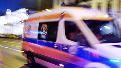 Karetka nie zabrała mężczyzny z podejrzeniem udaru do szpitala. Córka pyta: "Czy tacy ludzie są już spisani na straty?"
