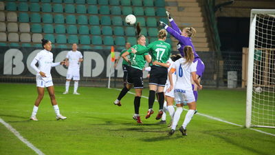 Jedna z wielu sytuacji pod bramką Apollonu