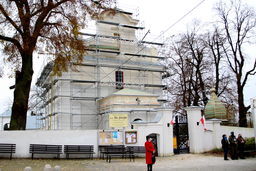 Remontowany kościół pw. św. Józefa na os. Włostowice w Puławach. Jedna z najstarszych świątyń w regionie chowała skarb, na który trafiono przez przypadek