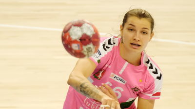 Aleksandra Rosiak i jej koleżanki czeka trudne zadanie w niedzielnym spotkaniu z Zagłębiem Lubin

