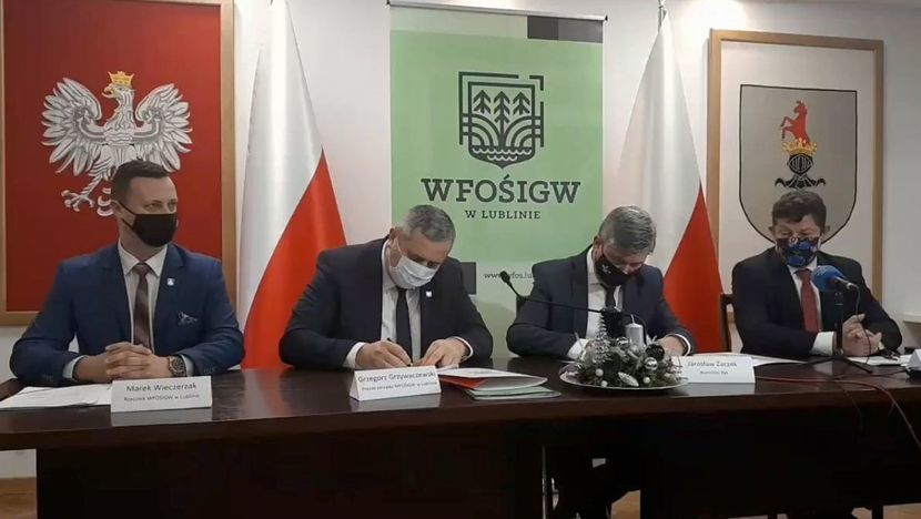 We wtorek burmistrz Ryk, Jarosław Żaczek, podpisał porozumienie dotyczące refundacji wydawania wniosków o dotacje na zakup urządzeń OZE oraz wsparcie w ich wypełnianiu przez magistrat