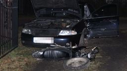 Frampol. Nastolatek uderzył w audi, przeleciał nad autem i wylądował w rowie