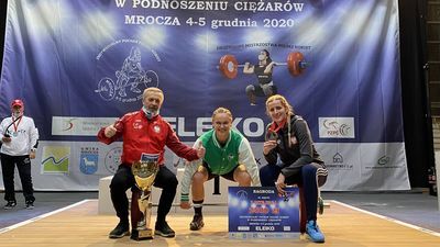 Weronika Zielińska-Stubińska z trenerką Weroniką Szyszką i trenerem Jarosławem Sacharukiem