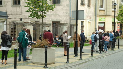 Latem przed punktem kasowym Zarządu Transportu Miejskiego ustawiały się kolejki mieszkańców czekających na wydanie karty miejskiej