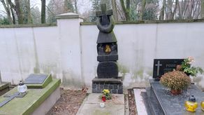 Zbierają na odnowę nagrobka dziewczynki, która zginęła podczas bombardowania Lublina