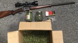 Wpadka w lesie miłośnika strzelania i palenia