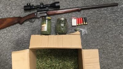 Wpadka w lesie miłośnika strzelania i palenia