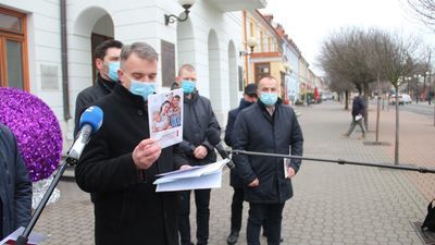 Prawica broni Samorządowej Karty Praw Rodzin