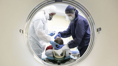 W poniedziałek 5,7 tys. zachorowań, a we wtorek ponad 9 tysięcy