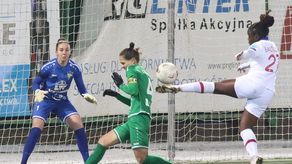 Anna Palińska (w niebieskim stroju) była w czwartkowy wieczór najbardziej zapracowaną zawodniczką Górnika

