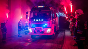 Mieszkańcy poszli głosować, strażacy z OSP Wilkołaz odebrali nowy wóz