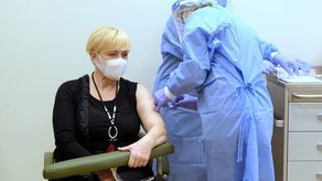 Lublin: Ruszyły szczepienia na Covid-19 w regionie. Co mówią pierwsi zaszczepieni?