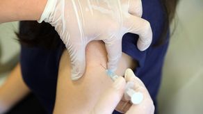 CBOS: 47 proc. badanych nie zamierza się zaszczepić przeciw COVID-19