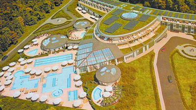 To jedna z wizualizacji hotelu z basenami z wodą ze źródeł geotermalnych, który może powstać w Celejowie. Przyszły inwestor liczy na pozyskanie funduszy unijnych. Budowa celejowskich term szacowana jest na ok. 150 mln złotych