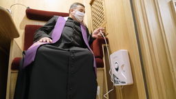 Ks. Mirosław Matuszny zachęca parafian do skorzystania z bezpiecznej spowiedzi. Można się umówić na dany dzień i godzinę – deklaruje