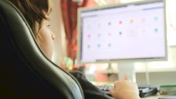 Tak zdalne lekcje nie powinny wyglądać. Lubelska szkoła tłumaczy nauczyciela