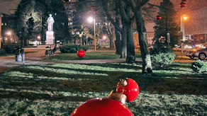 Bombkowo na UMCS. Świąteczna dekoracja na placu przed rektoratem [ZOBACZ]