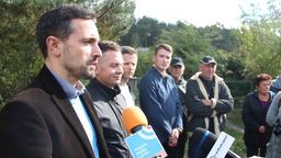  Obecny prezydent Michał Litwiniuk jeszcze przed wyborami w 2018 roku spotkał się z mieszkańcami terenów przy lotnisku