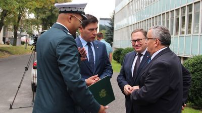 Otwarcie wydziału GITD w Białej Podlaskiej. Od lewej stoją Główny Inspektor Transportu Drogowego Alvin Gajadhur, ówczesny prezydent Białej Podlaskiej Dariusz Stefaniuk, senator PiS Grzegorz Bierecki i minister infrastruktury i budownictwa Andrzej Adamczyk