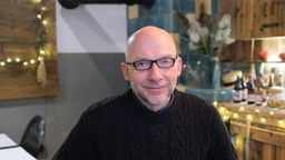 Sprzedaje dom, żeby uratować restauracje. "Mam dla kogo żyć: dla rodziny, pracowników, gości"