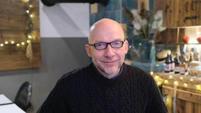 Sprzedaje dom, żeby uratować restauracje. "Mam dla kogo żyć: dla rodziny, pracowników, gości"