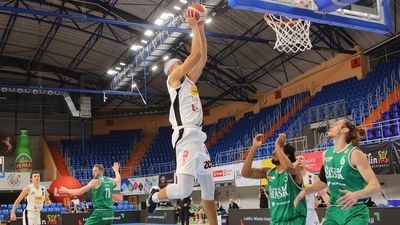 Josh Sharma w koszulce Pszczółki zagrał w Energa Basket Lidze zaledwie 11 razy. Amerykanin zostanie jednak zapamiętany jako jeden z najbardziej efektownych graczy naszych rozgrywek