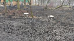 W wielu miejscach korzystanie z urządzeń parku Ludowego jest utrudnione przez błoto