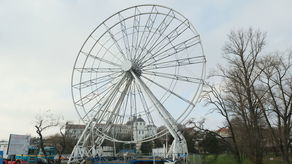 Wielki diabelski młyn stanął w Lublinie i za diabły nikt nie wie, jakim prawem