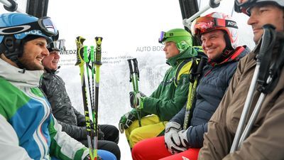 Andrzej Duda jest miłośnikiem narciarstwa. Tutaj w styczniu 2019 roku na stoku w Szczyrku z prezydentem Słowacji Andrejem Kiską